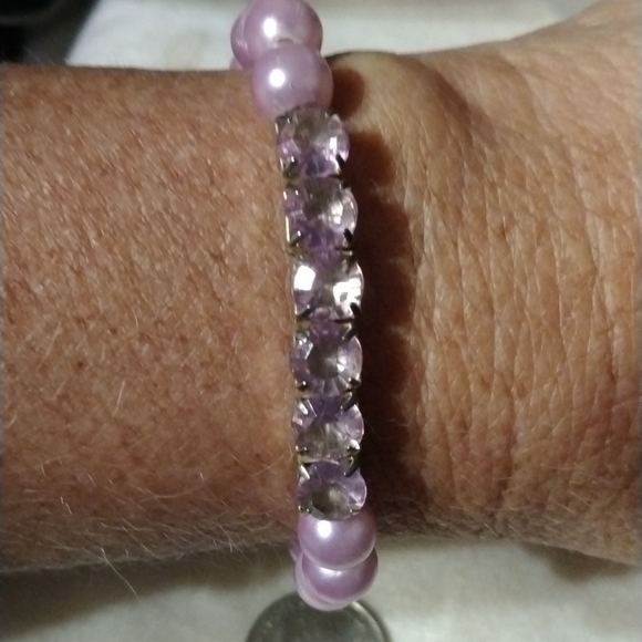 Girls lavender purple bracelet stretch NWT (sku 681) - Picture 7 of 7